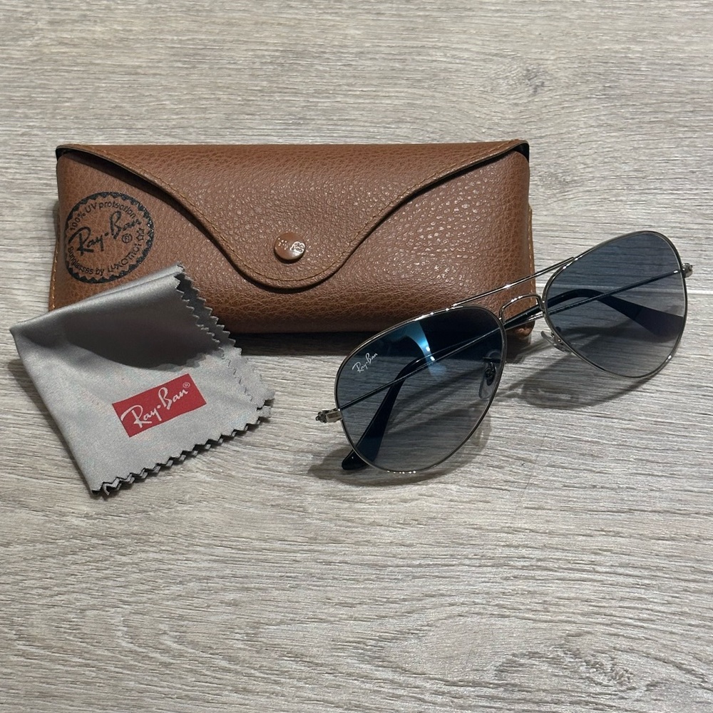 Ray-Ban Aviator Sunglasses (With Case & Cloth)
